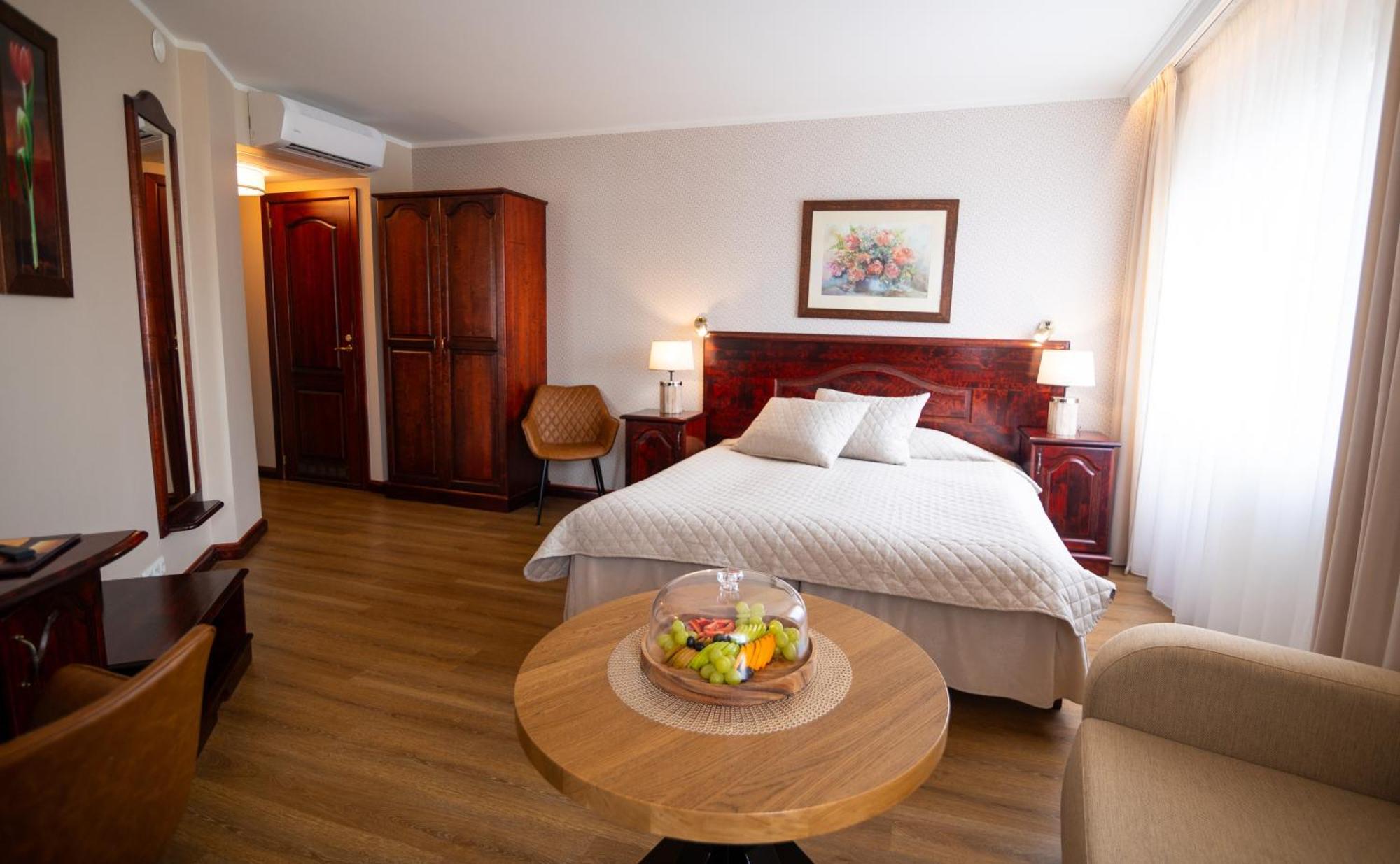 Hotel Legend Пярну Екстер'єр фото